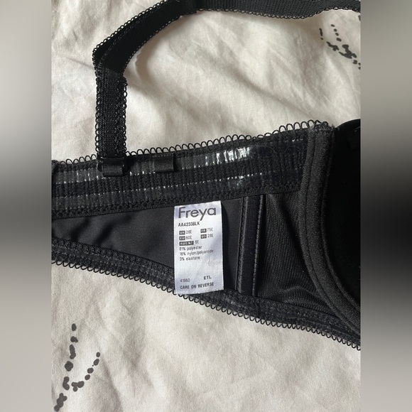 Freya Deco 28E Black Strapless Convertible Moulded Cup Bra - Picture 7 of 11